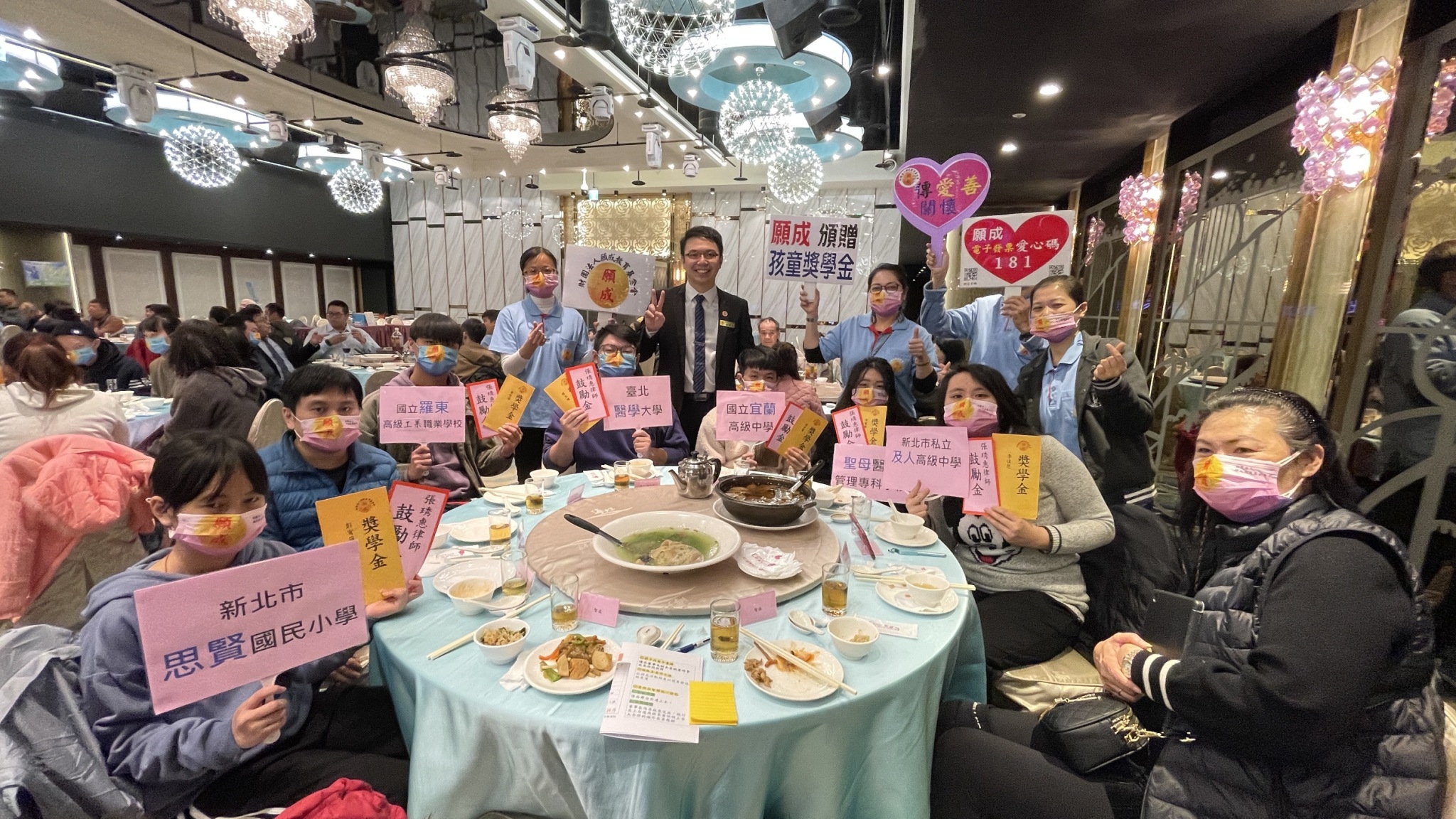 LINE_ALBUM_董事長關心同學_230203_1.jpg