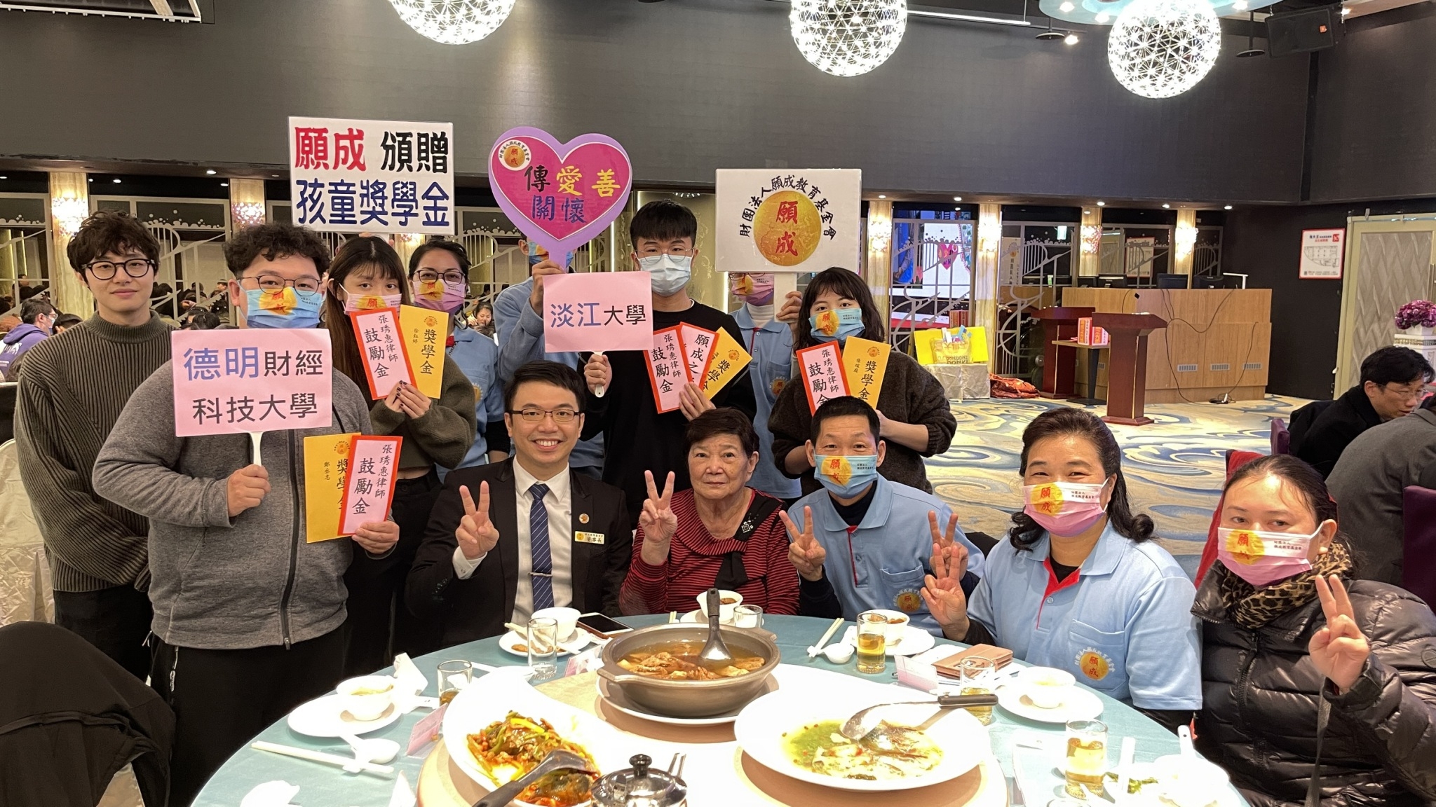 LINE_ALBUM_董事長關心同學_230203_3.jpg