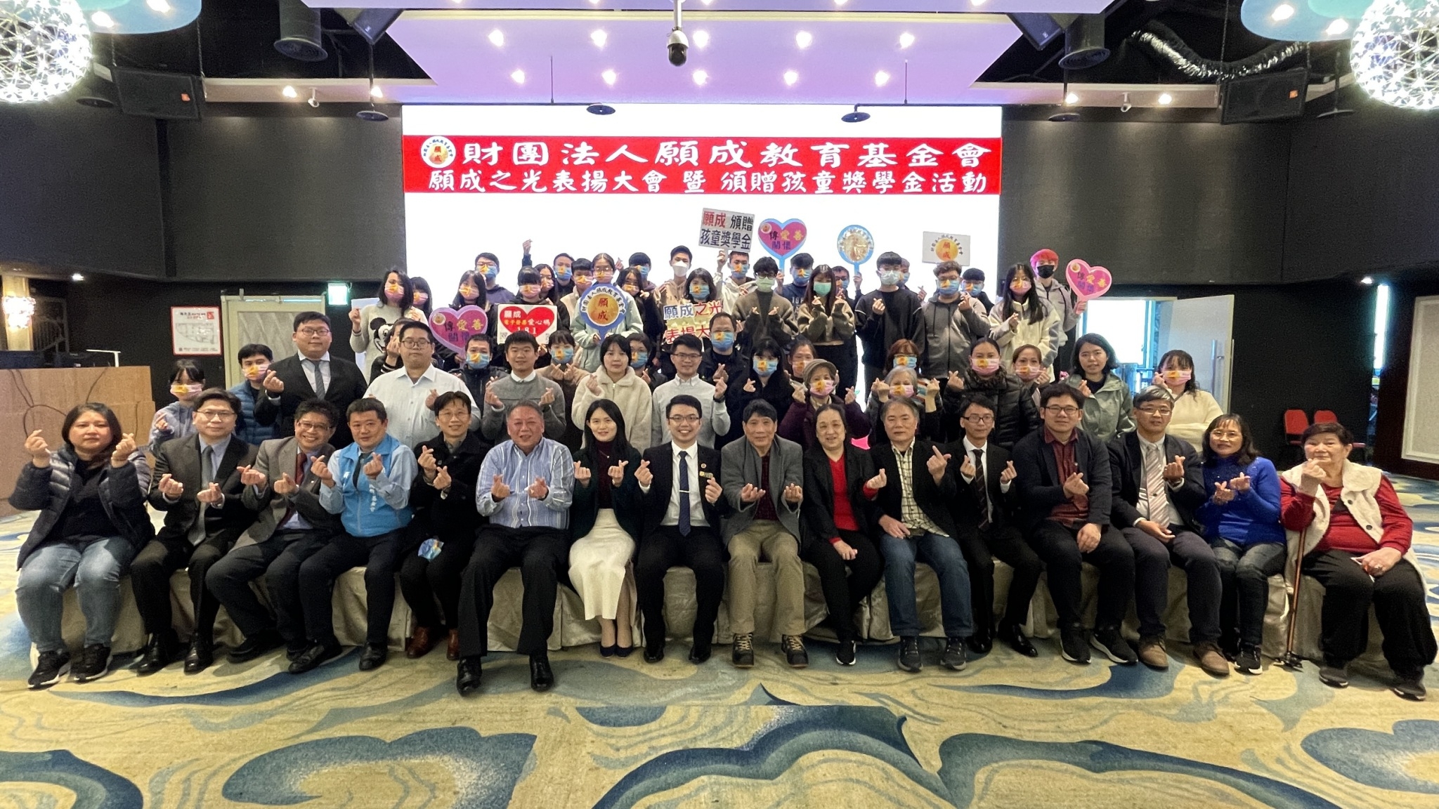 LINE_ALBUM_大合照_230203_0.jpg